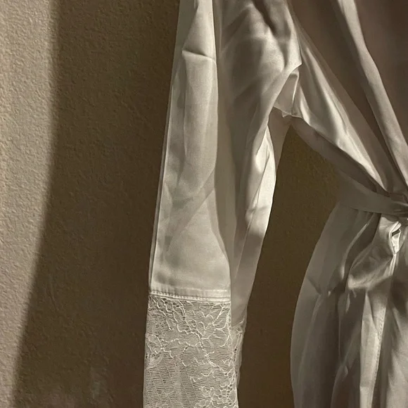Ivory Bride Robe - Picture 4 of 8